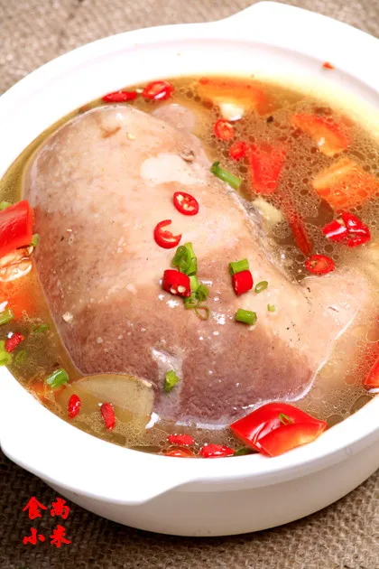 Poulet farci au ventre de porc