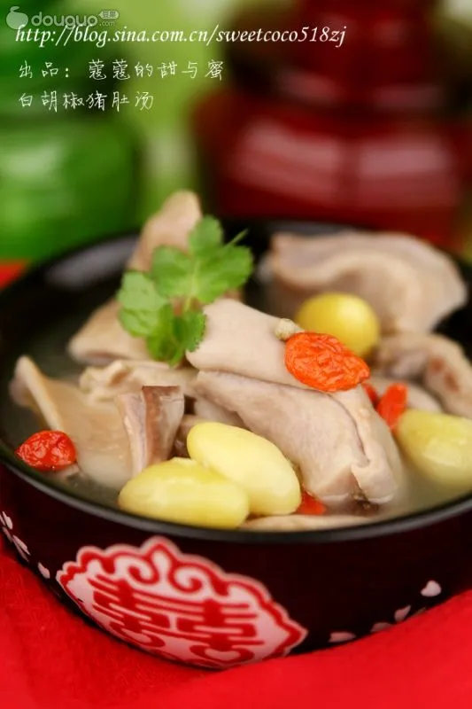 Potage de ventre de porc au poivre blanc