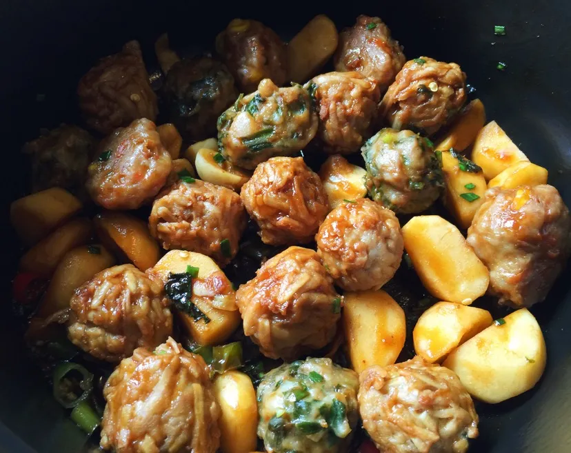 Braised Meatballs in Clay Pot