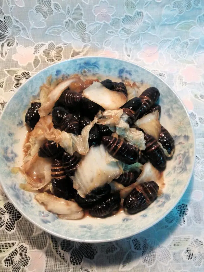 Stir-Fried Bok Choy with Silkworm Pupae