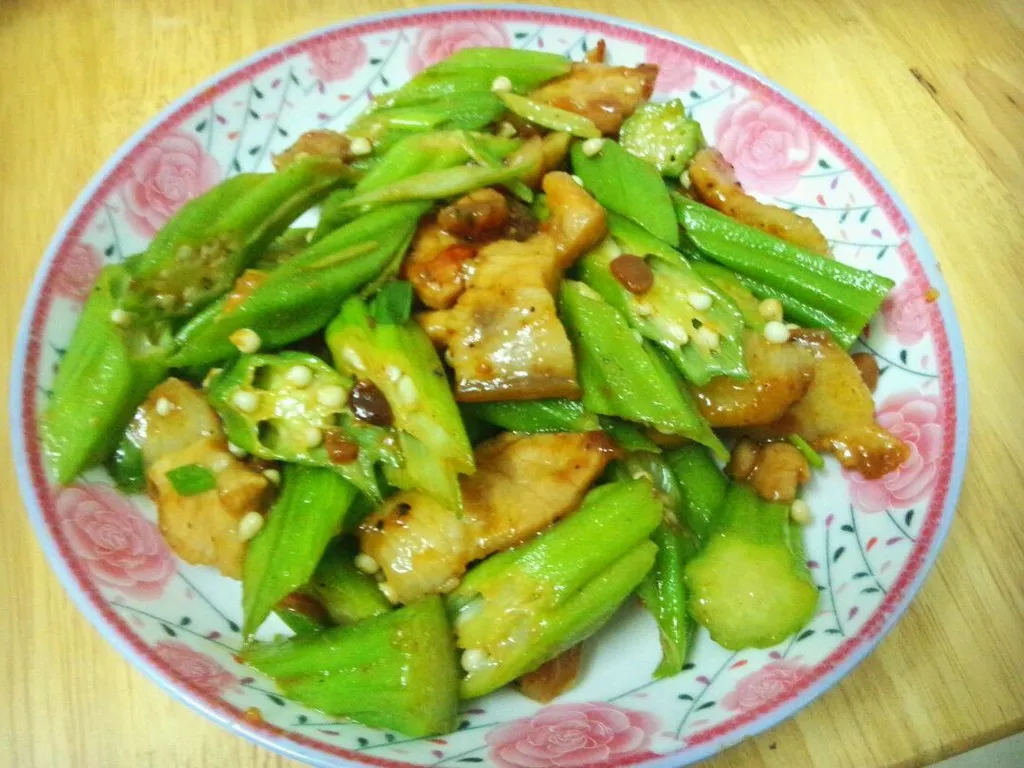 Melon amer sauté au ventre de porc braisé