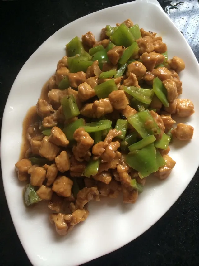 Stir-fried Chicken with Pointed Pepper