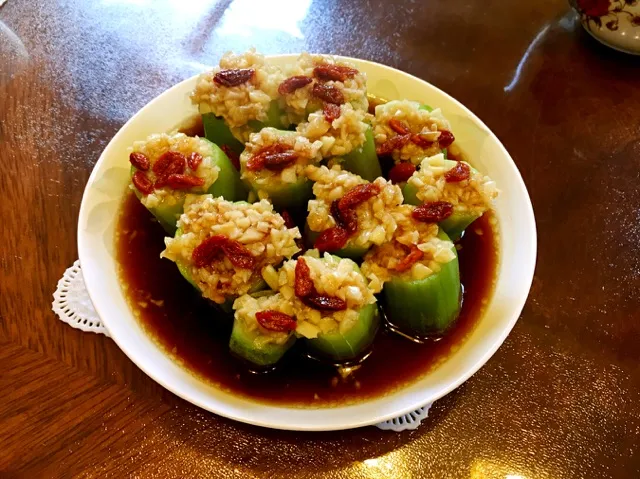 Garlic and Goji Steamed Luffa
