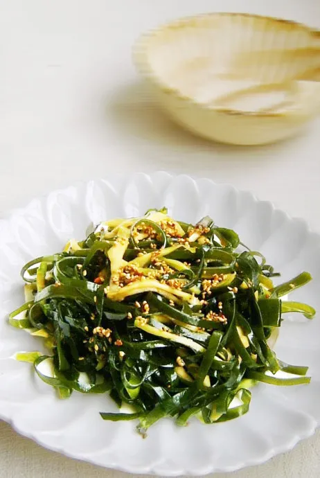 Spicy Pickled Mustard Greens with Kelp