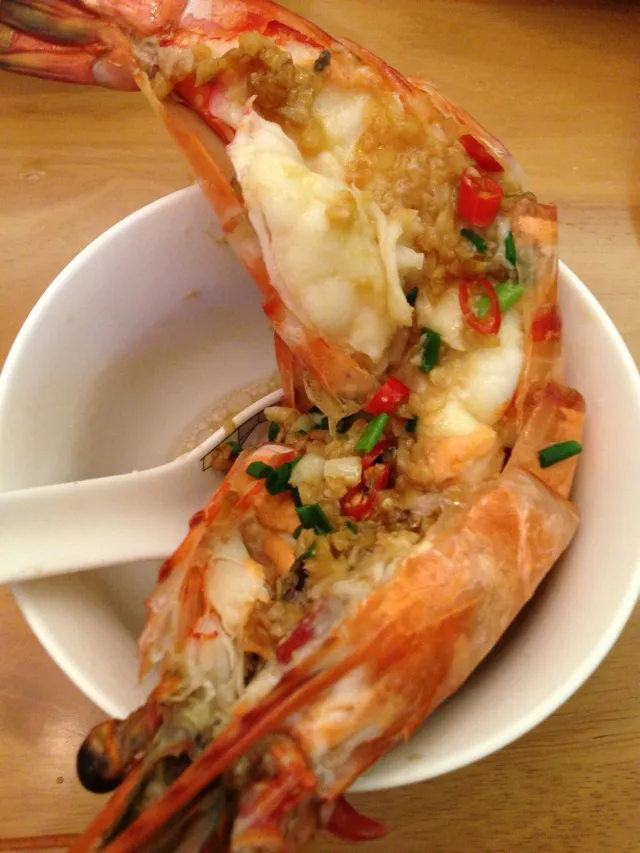 Steamed Open-Edge Shrimp with Garlic