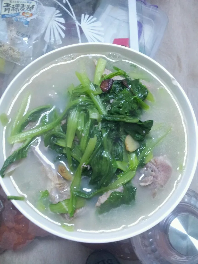 Zuppa di Costole di Maiale e Bok Choy