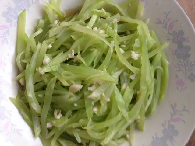 Crisp Lettuce Salad