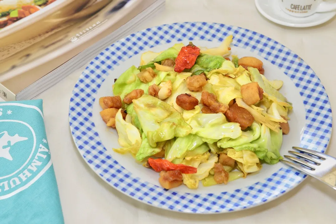 Stir-fried Hand-torn Cabbage with Fried Gluten