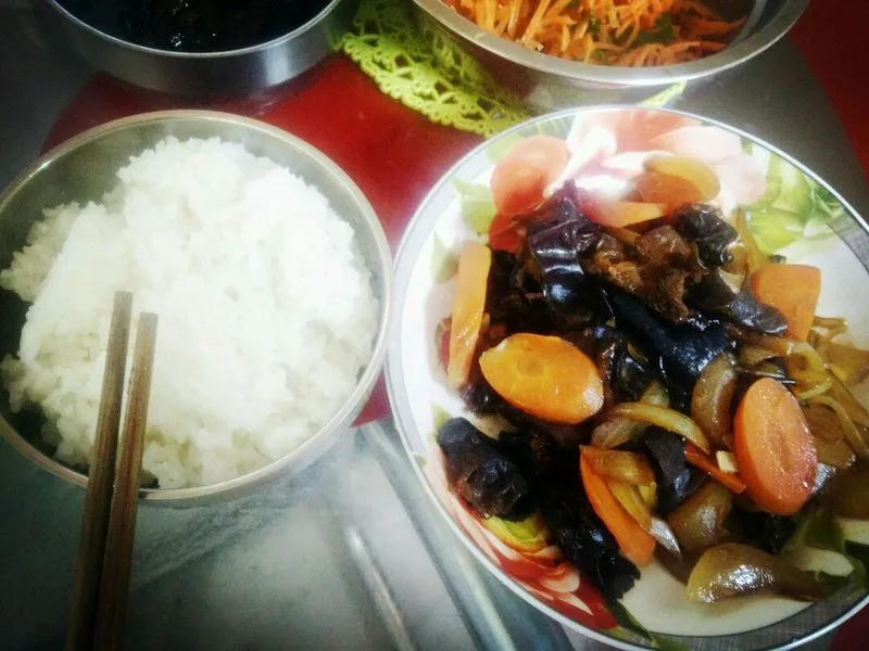 Stir-Fried Onions and Mushrooms