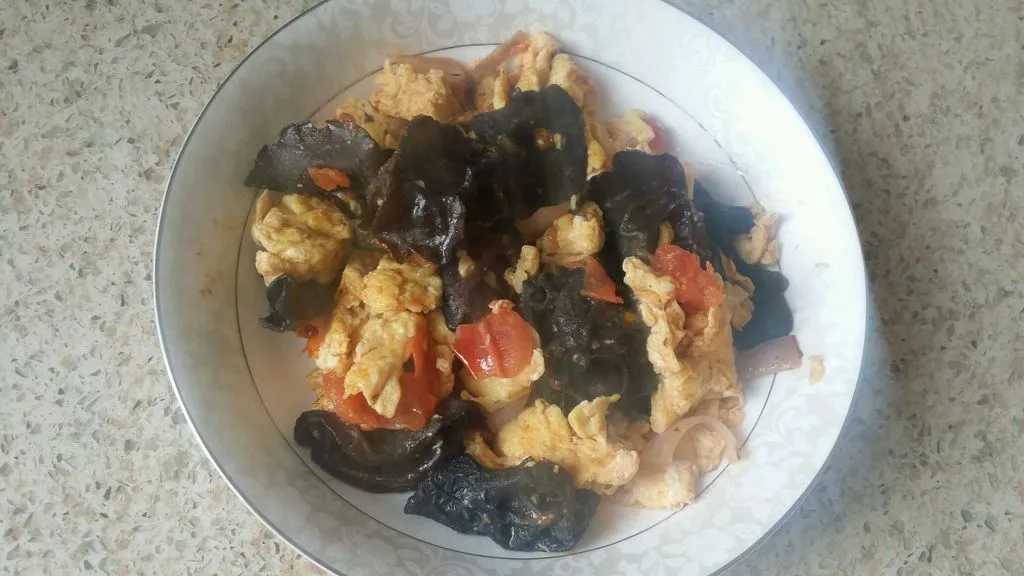 Stir-Fried Wood Ear Mushrooms and Eggs