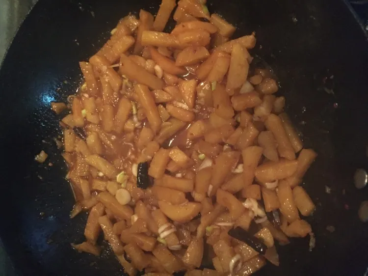 Potato Strips with Chili Sauce