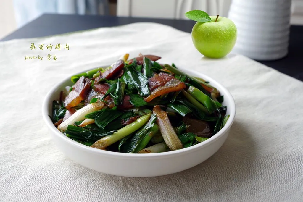 Garlic Shoots Stir-Fried with Cured Pork