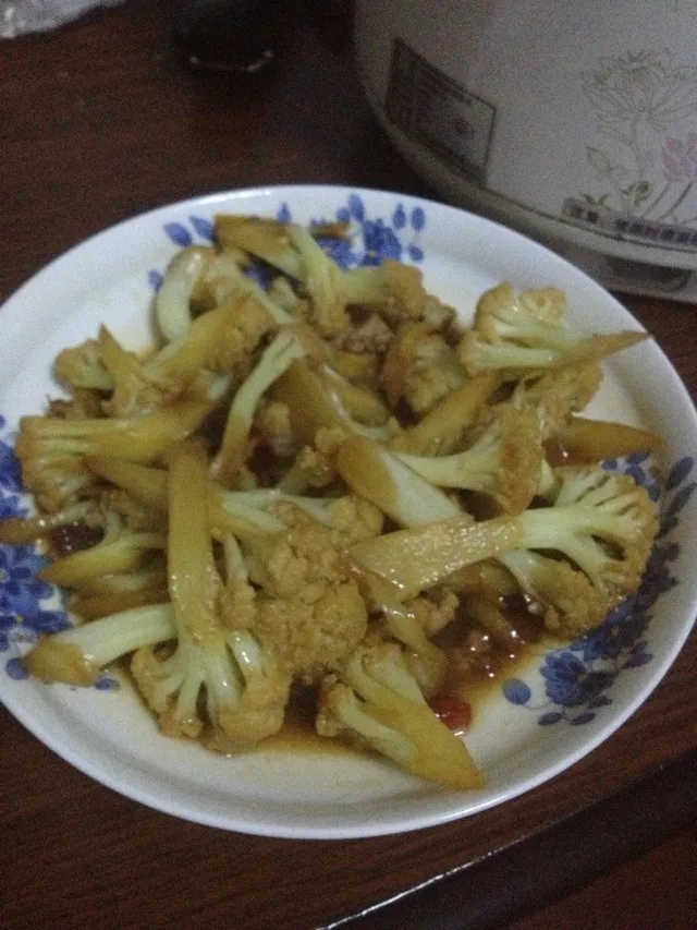 Cauliflower Stir-Fried with Sliced Pork