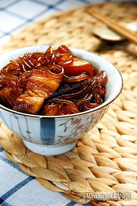 Braised Pork with Rice Noodles
