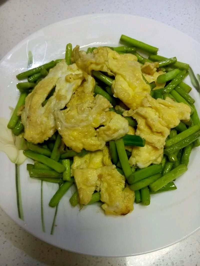 Garlic Sprouts Stir-Fried Eggs