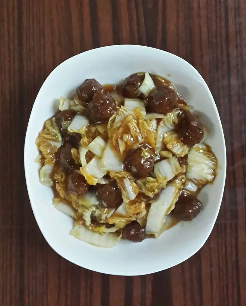 Stir-Fried Bok Choy with Meatballs