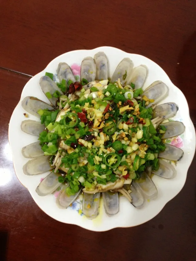 Scallion Oil Clams