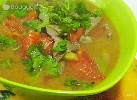 Soupe de tomate et de foie de porc