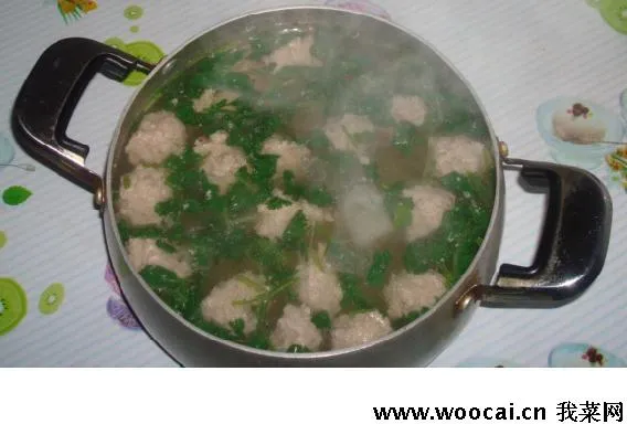Potage de melon d'hiver et boulettes de viande