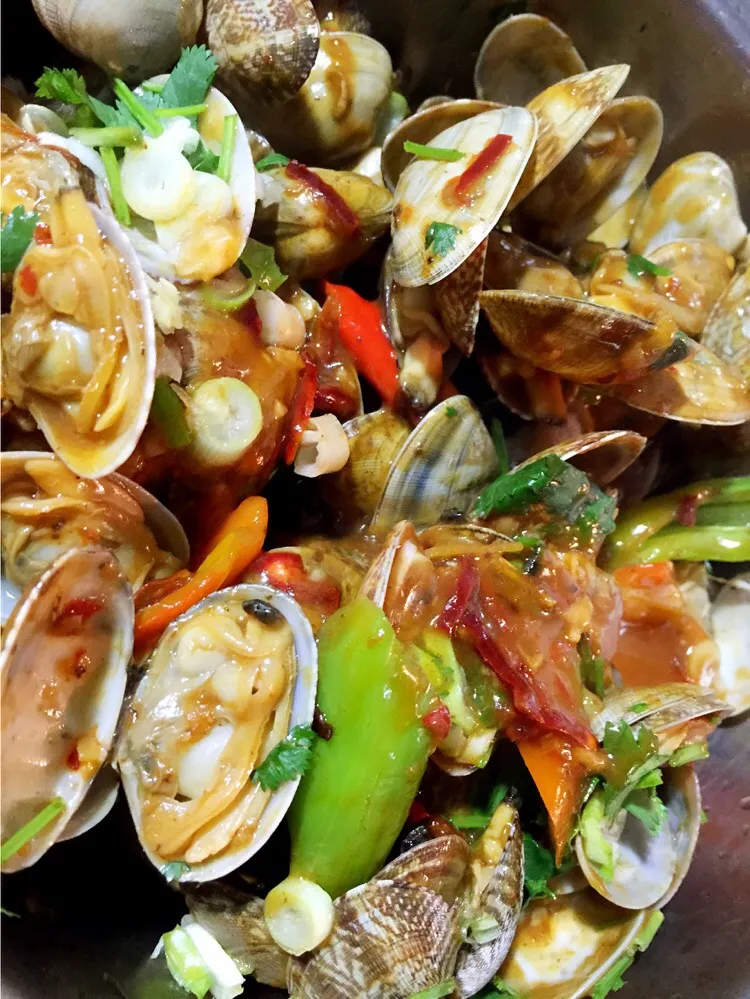 Spicy Stir-Fried Clams