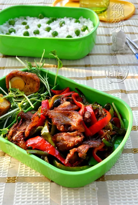 Porcelet sauté aux haricots fermentés et piments