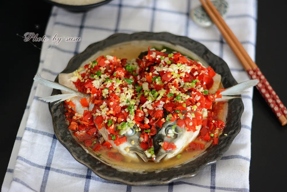 Cabeza de Pescado con Pimiento Picado