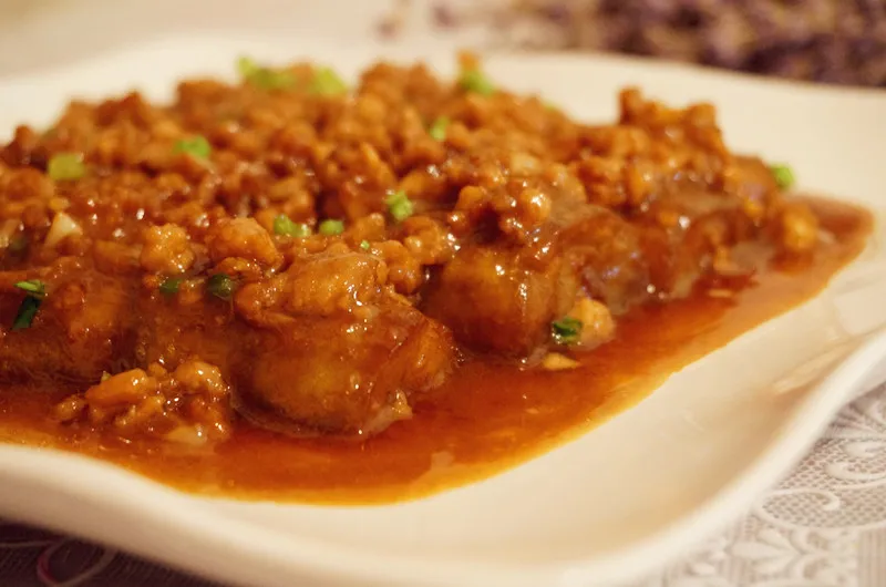 Aubergine braisée au porc haché