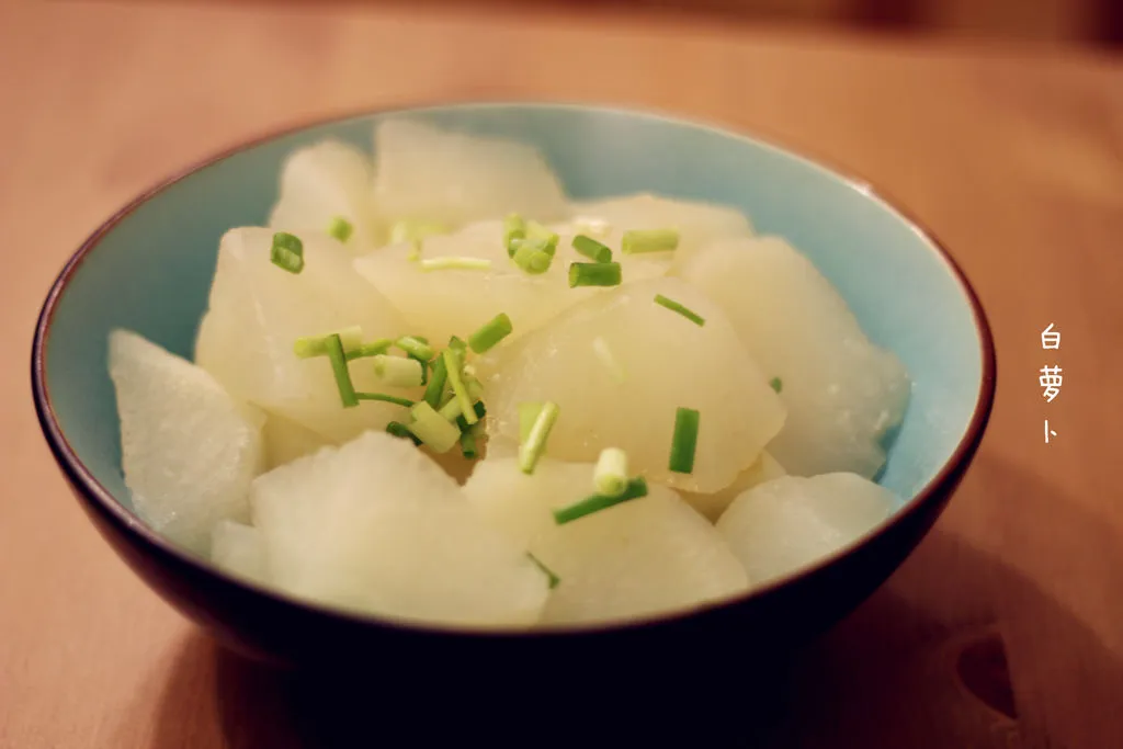 Raviole de radis dans une soupe épaisse