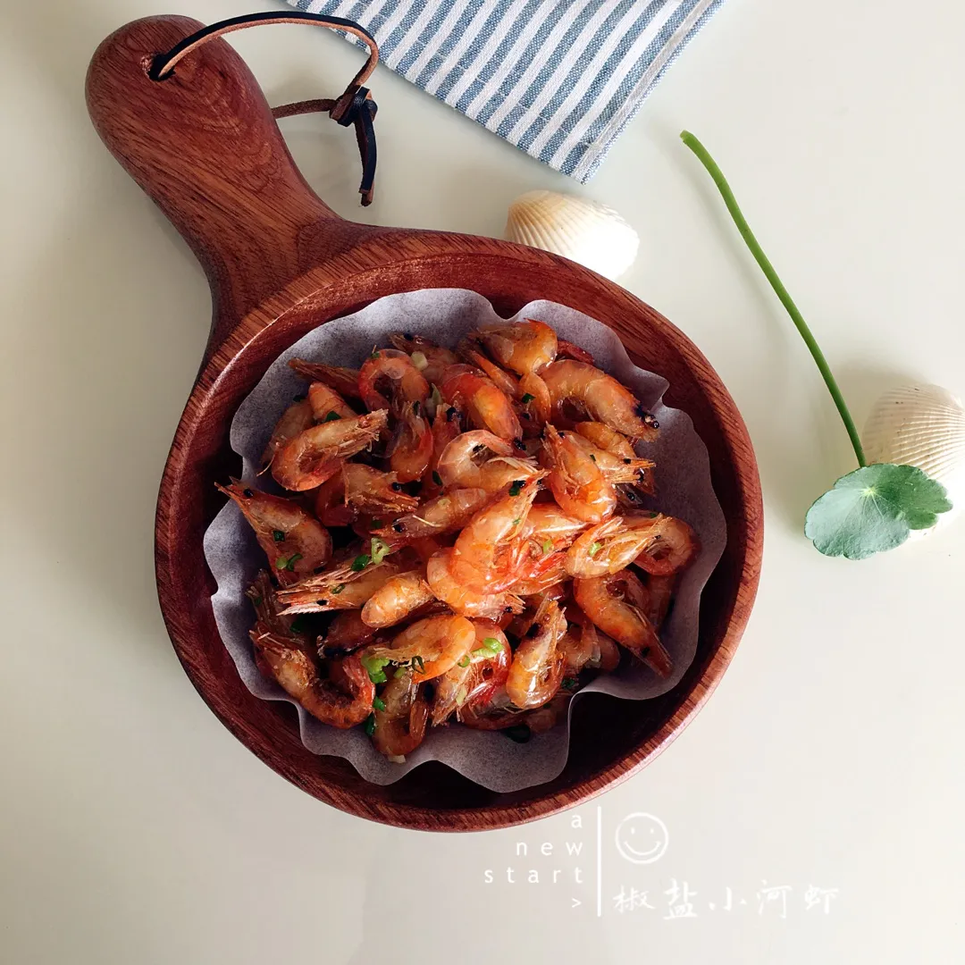 Crevettes de rivière croustillantes au sel