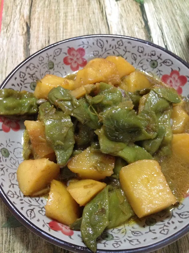 Ragoût de pommes de terre et de haricots verts