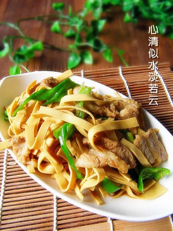 Pepper and Thousand Sheets Stir-Fried Pork
