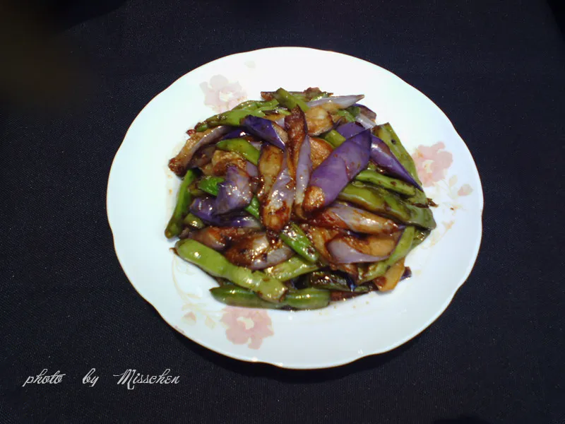 Gebratene Aubergine mit Grünen Bohnen