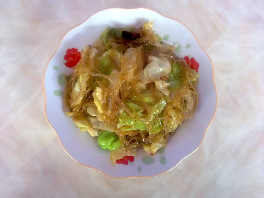 Chou stir-fry aux nouilles