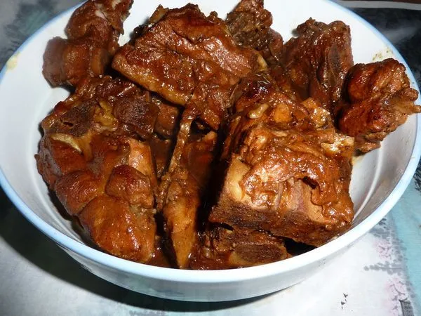 Côtes de porc braisées au sauce soja