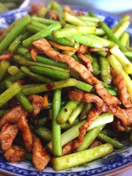 Garlic Shoots Stir-Fried with Meat