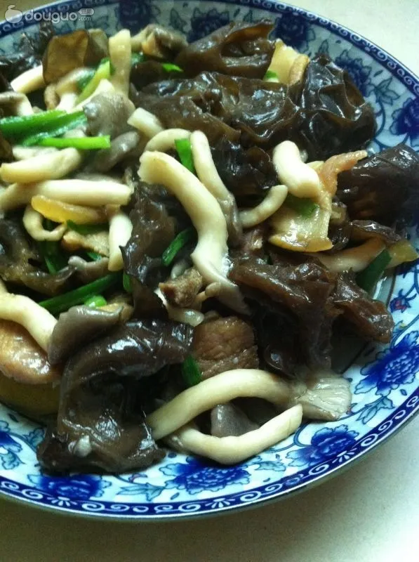 Aubergines de bois et champignons sautés