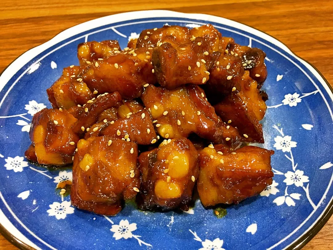 Côtes de porc braisées à la sauce aigre-douce