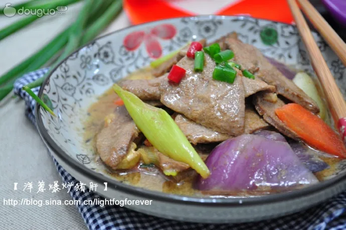 Foie de porc sauté avec oignon