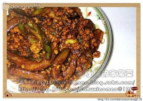 Aubergine à la sauce au porc haché
