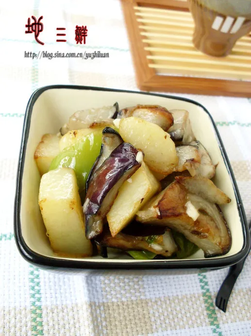 Aubergine braisée aux pommes de terre et poivrons