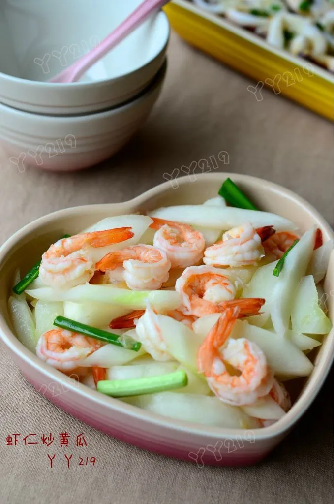 Poulet de mer et concombre sauté