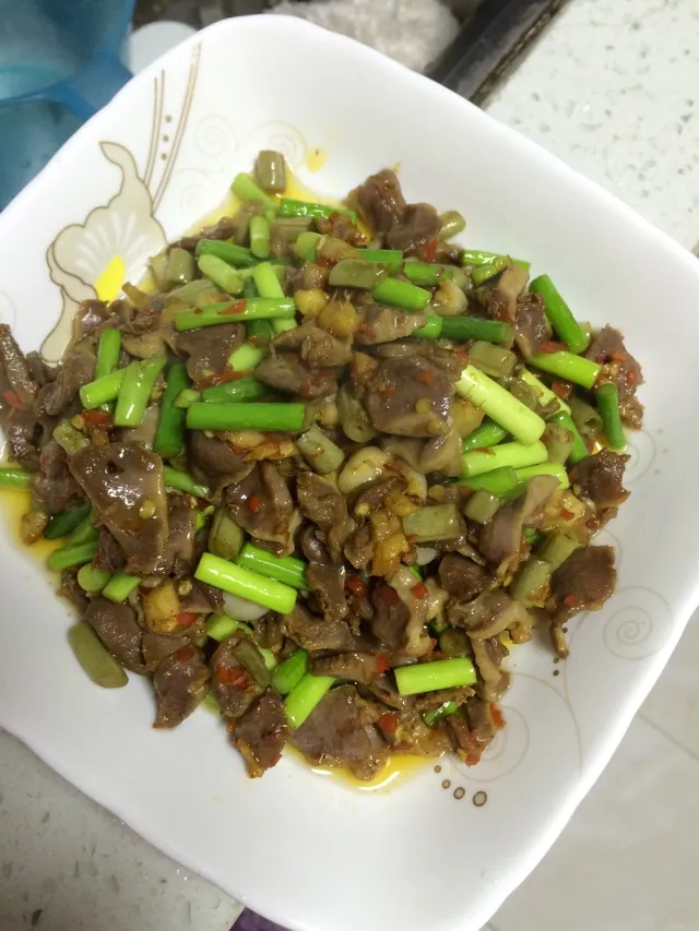 Spicy Chicken Gizzard with Garlic Sprouts
