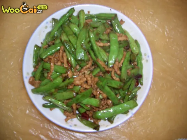 Hojas de Habas Verdes Salteadas con Cerdo