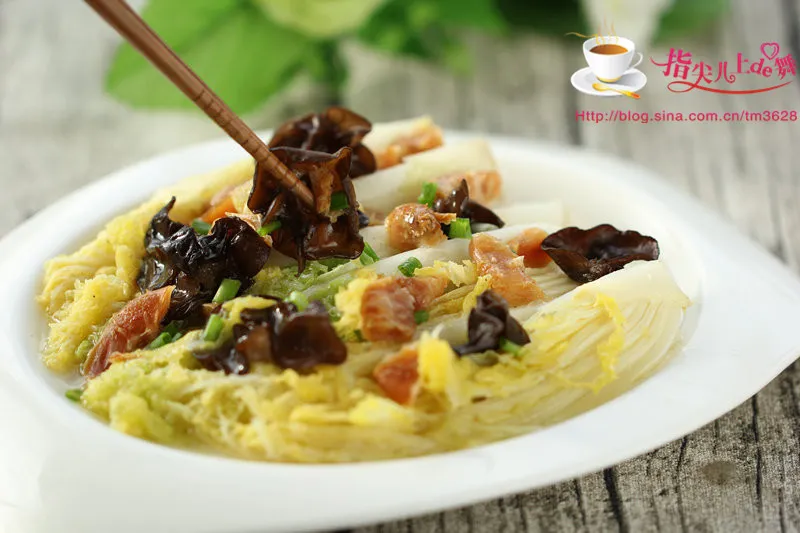 Crevettes et champignons de bois avec chou cabus