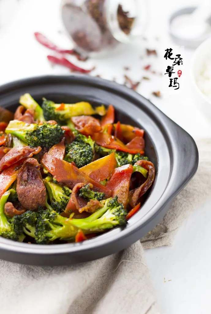 Brocolis et carottes sautés au saucisson chinois