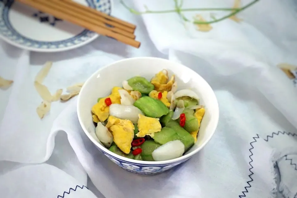 Luffa and Lily Stir-Fried Egg
