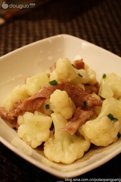 Cauliflower Stir-Fried with Sliced Meat