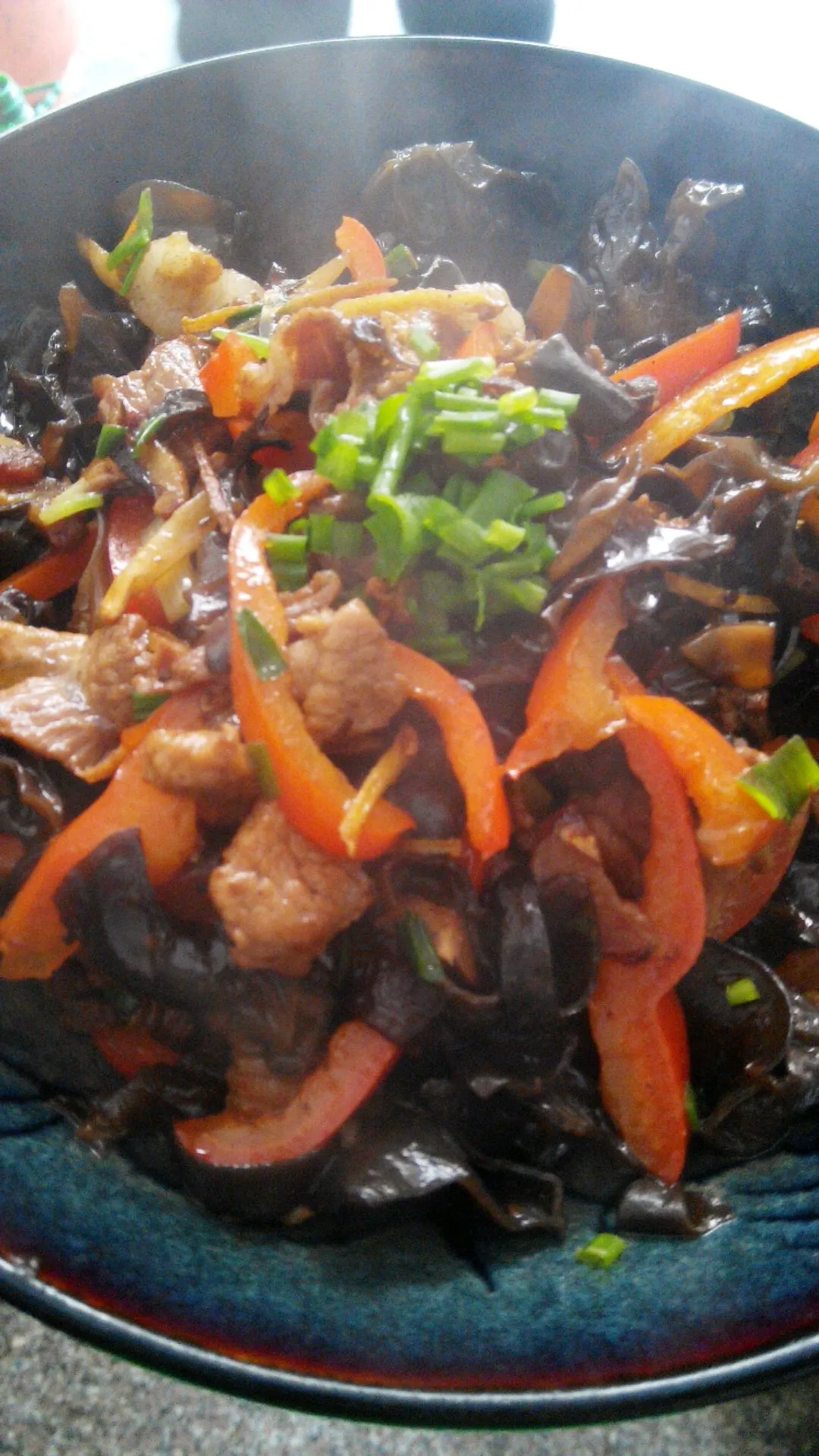 Hongo Negro Salteado con Carne