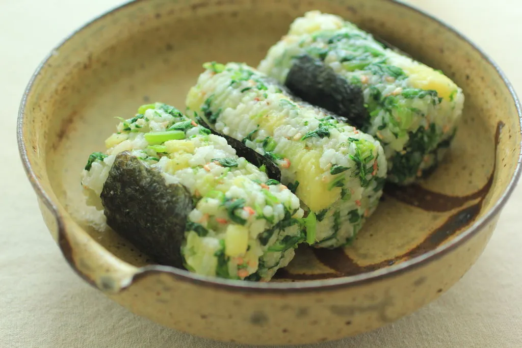 Reiskugel mit Chinesischer Zwiebel und Kartoffel