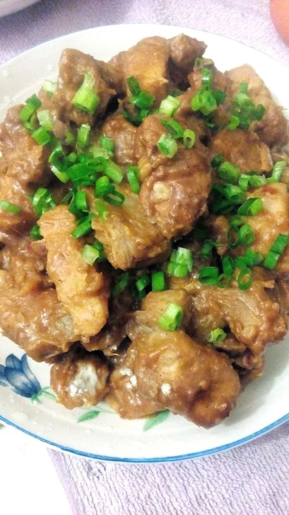 Côtes de porc braisées au taro